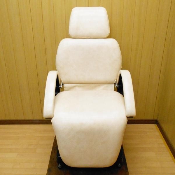 電動リクライニングチェア 薄いベージュ 現地での受け取り値段相談可能8／26まで 電動リクライニングチェア 薄いベージュ 現地での受け取り値段