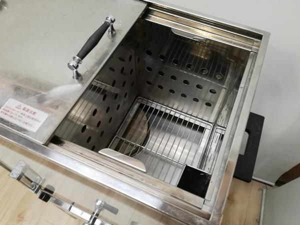 ヤスターIC9000 理容　スチーマー 中古】ヤスター 『大型電気式タオル蒸し器I.C.9000（架台付き