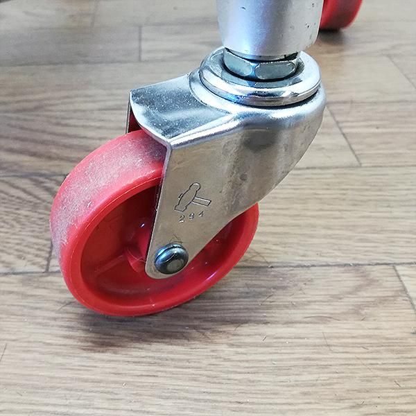 タカラベルモント アルミ Dスツール 赤キャスター 中古】タカラベルモント 『Dスツールアルミ（シルバー/赤