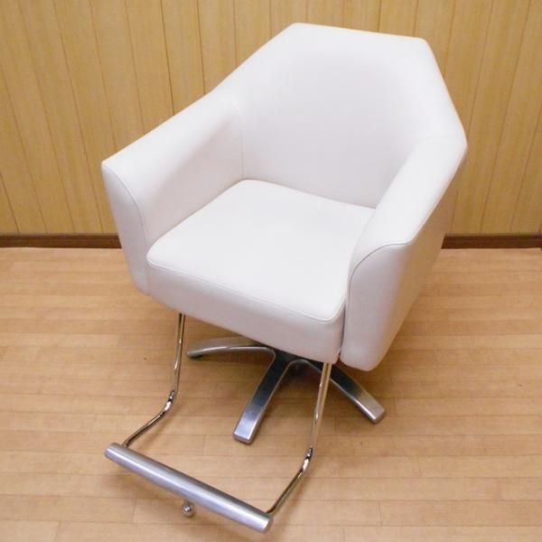 タカラベルモント製　スタイリング ソファⅡ『Morb（モーブ）』アイボリー タカラベルモント製スタイリング ソファⅡ『Morb（モーブ