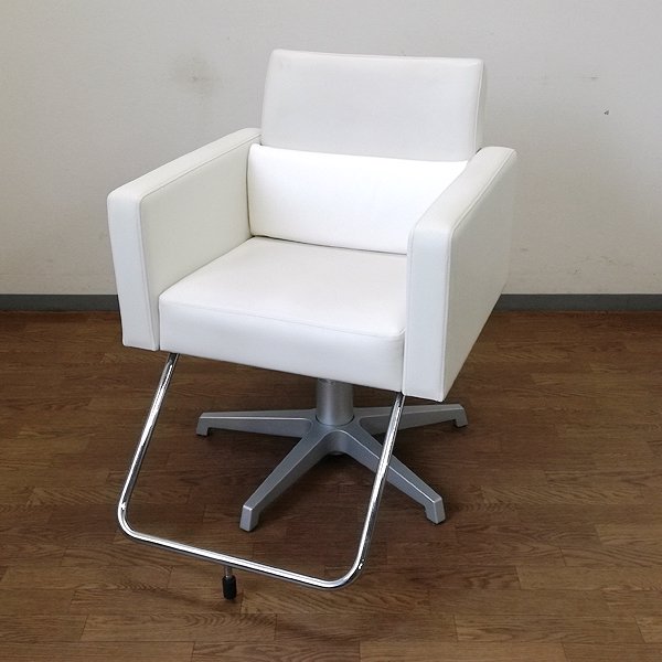 中古】タカラベルモント 『LIM chair 03（リムチェア03）ホワイト』 ２
