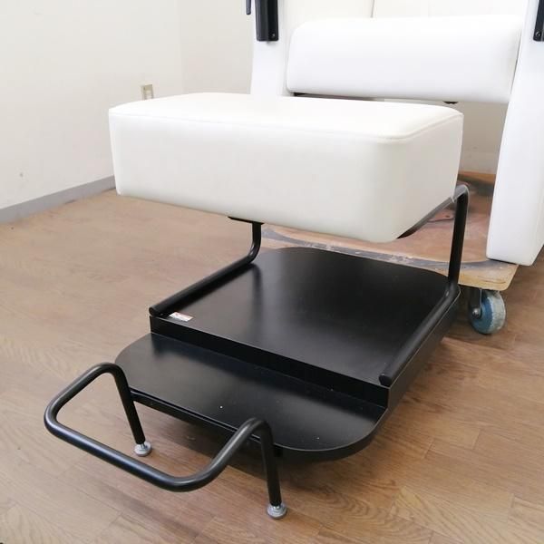 タカラベルモント ネイルチェアホワイト定価18万 REINE II Una | チェア | 製品情報 | タカラベルモント