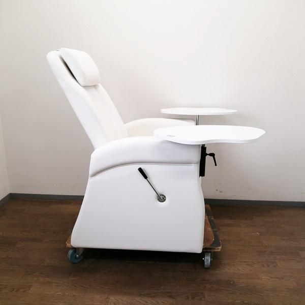 タカラベルモント ネイルチェアホワイト定価18万 タカラベルモント ネイルチェアホワイト定価18万