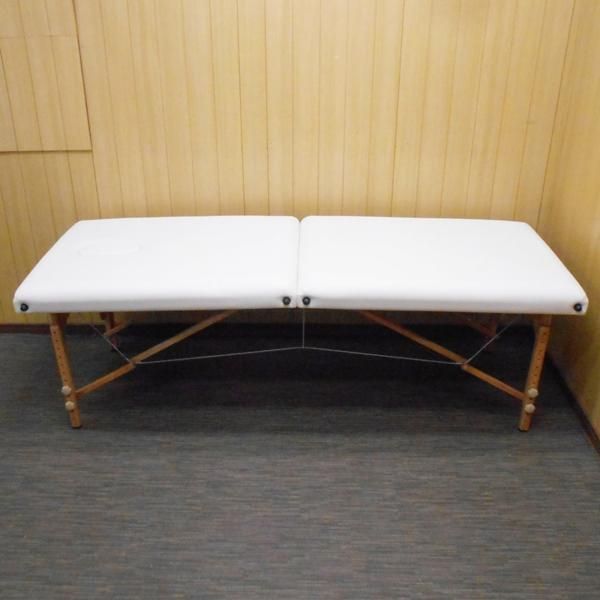 未使用　折りたたみ マッサージベッド 木製・有孔 マッサージ 整体 Amazon.co.jp: 折りたたみ マッサージベッド V-004 木製 有孔
