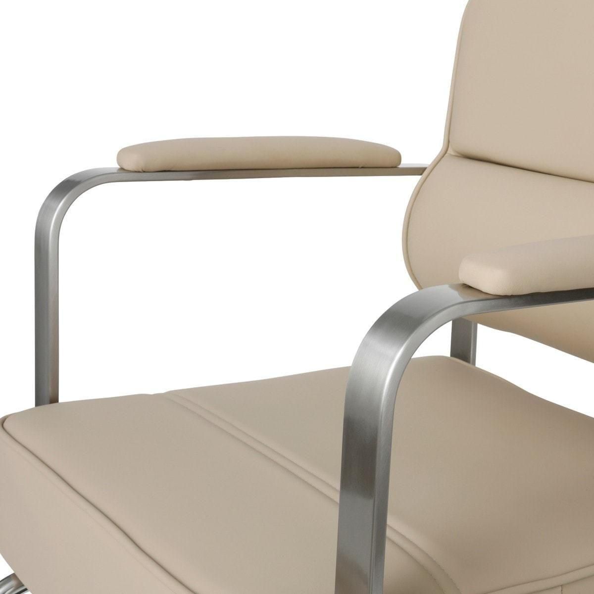 スタイリングチェア1台。多少汚れがありますが、まだまだ使えます。 静かに溶け込む——。空間に余白と静けさを生むミニマルモダン