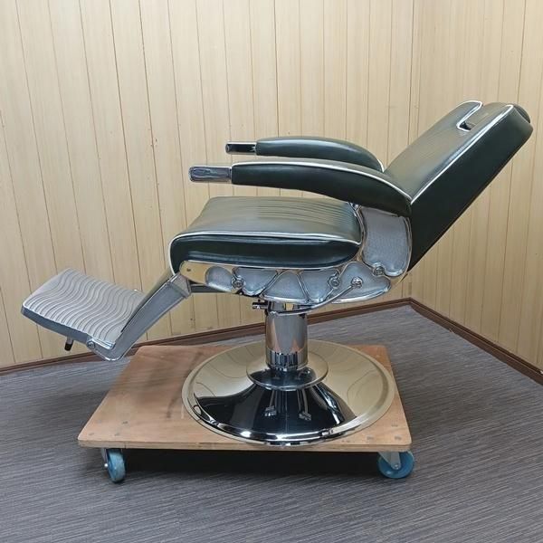 レトロな雰囲気の理容椅子、美容椅子です。 美容室 椅子