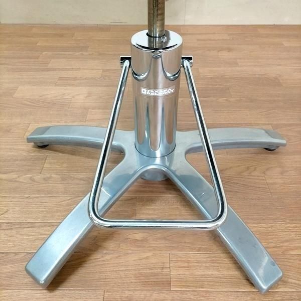 中古/A】タカラベルモント『スタイリングチェア TSUKI（ツキ）ツートン